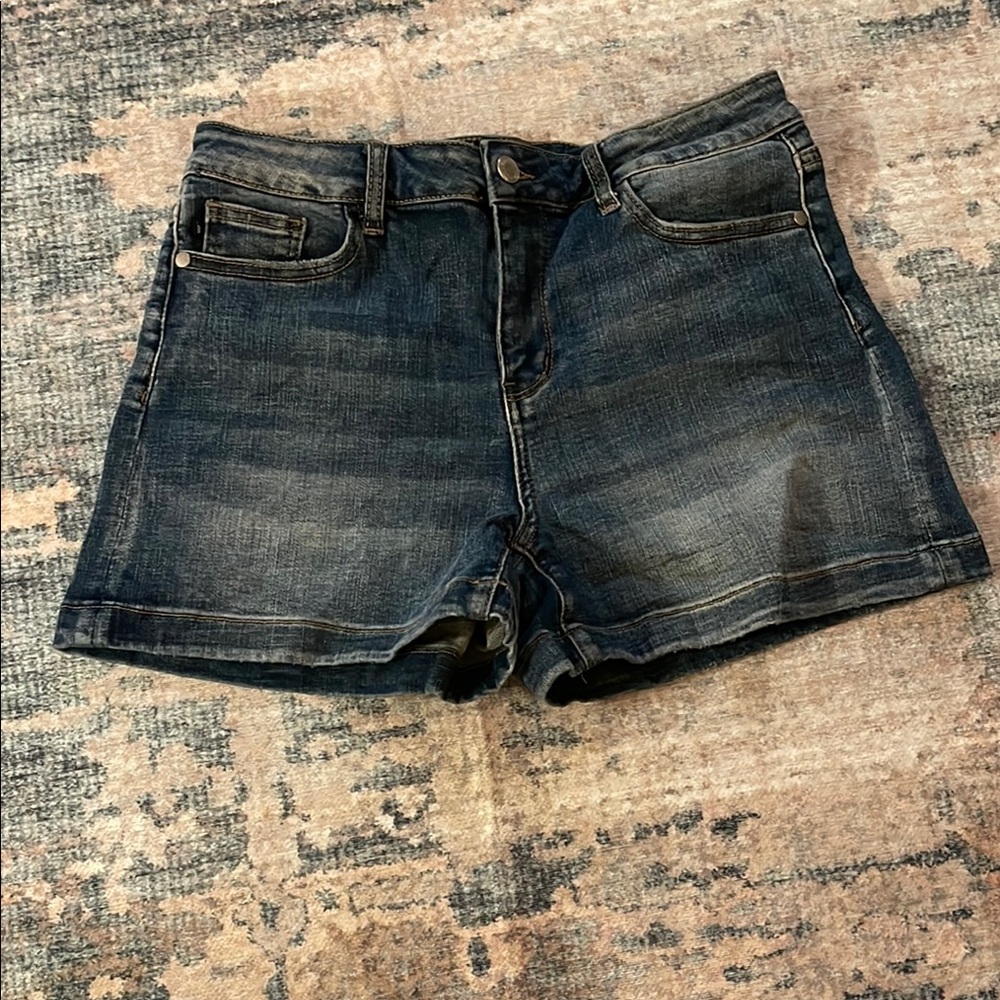 Judy Blue Jean Shorts. Size large